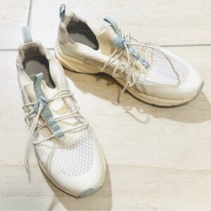 Ollie Gray white/blue sneakers size 7.5